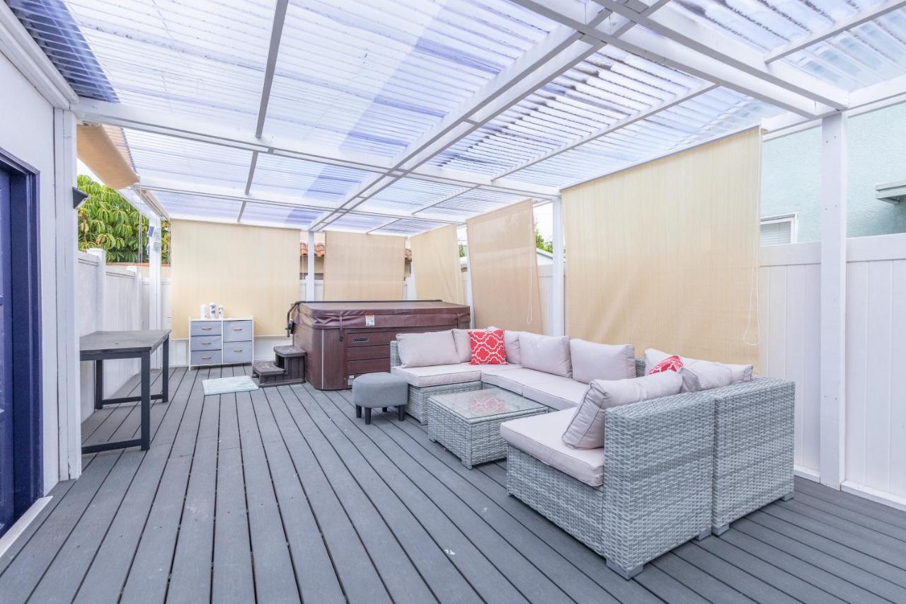 Luxury Villa With Hot Tub! Walk To Beach & Bars Λονγκ Μπίτς Εξωτερικό φωτογραφία